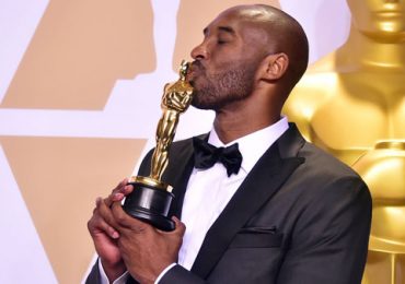 Kobe Bryant gây tranh cãi khi nhận giải Oscar