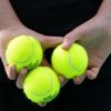 Fan tranh cãi vì không biết bóng tennis màu xanh hay vàng