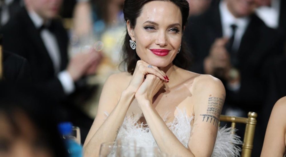 Angelina Jolie: ‘Tôi thấy dấu hiệu tuổi tác khi ngắm mình trong gương’