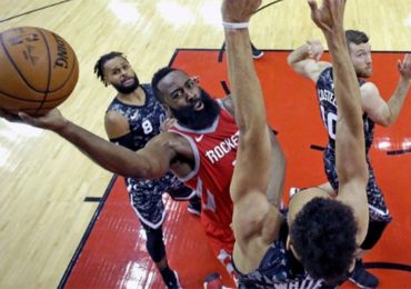 Thua Rockets, Spurs bật khỏi top tám miền Tây