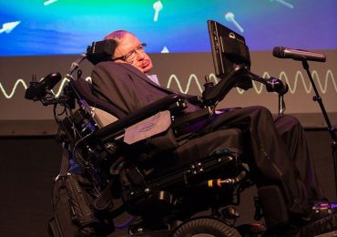 Nhà vật lý thiên tài Stephen Hawking qua đời ở tuổi 76