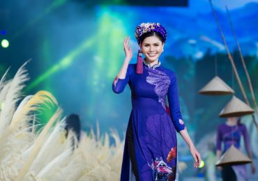Á hậu Kim Nguyên diện áo dài sải bước trên đường catwalk 50m