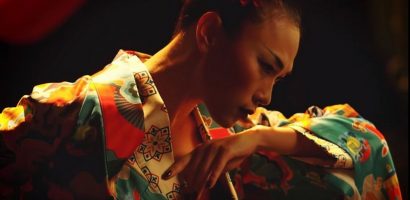 Ca sĩ Mỹ Tâm hóa geisha, táo bạo khoe lưng trần trong MV mới