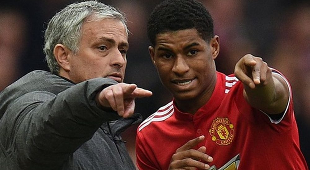 Mourinho nổi đóa khi bị De Boer chê bai cách dùng Rashford