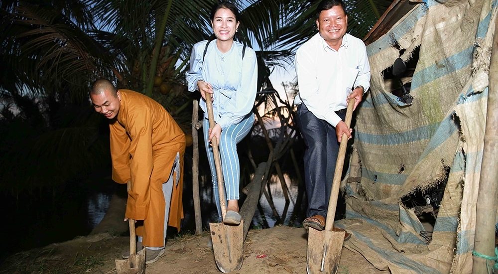 Hành động ý nghĩa của Trang Trần nhân dịp mừng tuổi mới