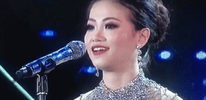 Thí sinh Hoa hậu Biển bất ngờ ‘bắn’ tiếng Anh, khán giả xì xào ‘ban giám khảo hiểu không?’