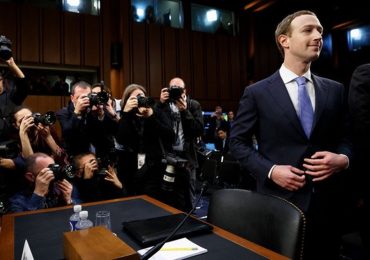 Mark Zuckerberg: Tỷ phú thích mặc áo thun và 2 lần hiếm hoi diện suit