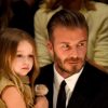 Để con gái lái xe không dây an toàn, David Beckham bị chỉ trích