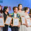 Trịnh Kim Chi chia vui giải Vàng cùng các văn nghệ sĩ