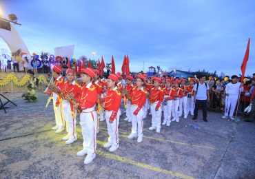 Thành phố Đồng Hới ‘thất thủ’ bởi đoàn người kéo về lễ hội đường phố 2018