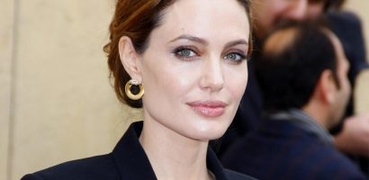 Bác sĩ da liễu riêng tiết lộ thói quen làm đẹp của Angelina Jolie