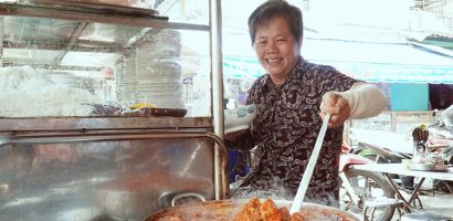 Quán bún riêu 30 năm ở Sài Gòn: bán 500 tô trong 6 tiếng