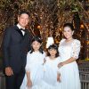 Bình Minh hôn vợ nồng nhiệt trong tiệc kỷ niệm 10 năm ngày cưới