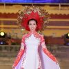 Hoa hậu Mỹ Linh làm vedette giữa dàn chân dài tại Festival Huế 2018