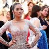 Mặc scandal bủa vây, Lý Nhã Kỳ vẫn tất bật chuẩn bị váy áo đến Cannes 2018