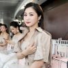 Hương Tràm khoe đồng hồ và bộ trang sức tiền tỉ tại show diễn NTK Chung Thanh Phong