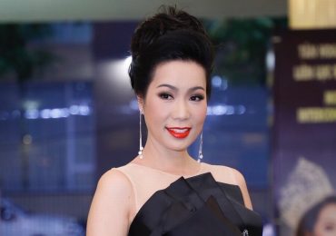 Trịnh Kim Chi diện váy đen huyền bí cuốn hút tại sự kiện