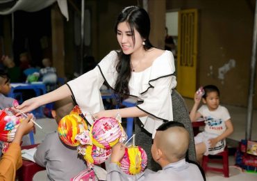 Hoa hậu Emily Hồng Nhung đón Tết Trung thu cùng trẻ mồ côi