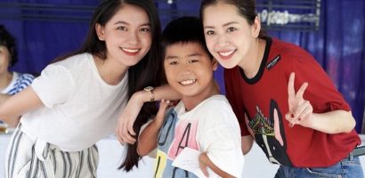Chi Pu và Á hậu Thuỳ Dung đi trao quà cho trẻ em khuyết tật tại Tây Ninh