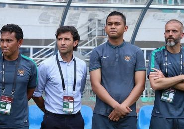 HLV Luis Milla chơi trò ‘trốn tìm’ với tuyển Indonesia trước AFF Cup