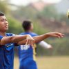 U19 Việt Nam phải tập bóng ném vì mặt sân tại Indonesia quá xấu