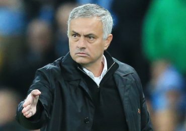 HLV Mourinho: ‘Chúng tôi sẽ không xuống hạng’