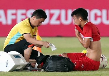 AFF Cup 2018: Bùi Tiến Dũng bị đau, nguy cơ vắng mặt trận gặp Lào