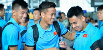 AFF Cup 2018: Văn Toàn không đi Philippines, Đức Huy được fan tặng bánh gấu