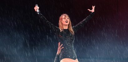 Taylor Swift biểu diễn bất chấp trời mưa lớn