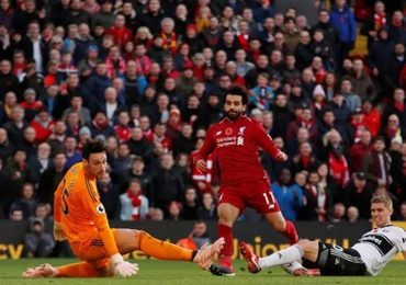 Liverpool chiếm đỉnh bảng Ngoại hạng Anh