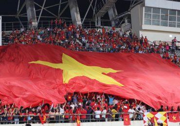 AFF Cup 2018: CĐV Việt Nam biến sân Lào thành ‘chảo lửa Mỹ Đình’