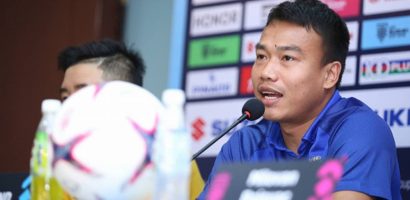 CĐV Malaysia châm chọc thủ môn Thái Lan sau thất bại trên sân nhà
