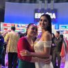 Tiểu Vy rạng rỡ ôm mẹ sau đêm chung kết Hoa hậu Thế giới 2018