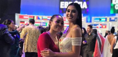 Tiểu Vy rạng rỡ ôm mẹ sau đêm chung kết Hoa hậu Thế giới 2018