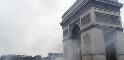 Khải Hoàn Môn tan hoang sau biểu tình lớn nhất thập niên ở Paris