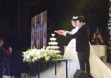 Á hậu Thanh Tú hôn bạn trai CEO trong lễ cưới lãng mạn