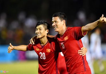 ‘Song Đức’ của tuyển Việt Nam: Ngoài đời là chú cháu, trên sân là đồng đội