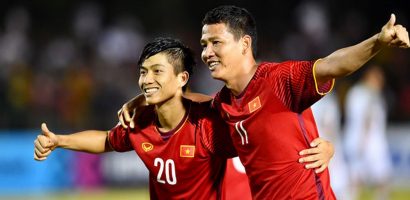 ‘Song Đức’ của tuyển Việt Nam: Ngoài đời là chú cháu, trên sân là đồng đội