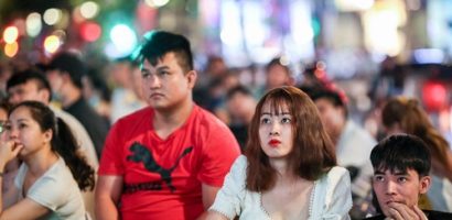 Người hâm mộ Sài Gòn cổ vũ cuồng nhiệt tuyển Việt Nam
