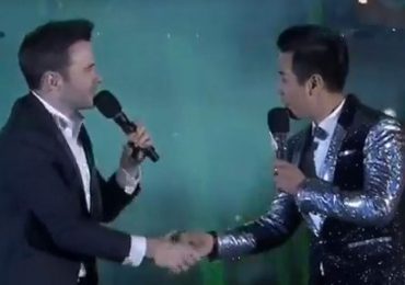 Nguyên Khang hạnh phúc bắt tay trưởng nhóm Westlife mừng năm mới tại Việt Nam