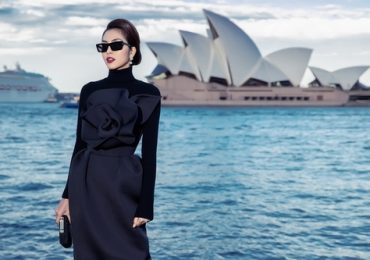 Tăng Thanh Hà trở thành tâm điểm show thời trang tại Úc