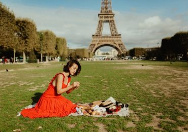 Hoàng Oanh thực hiện ước mơ thuở bé trong dịp đến với Paris