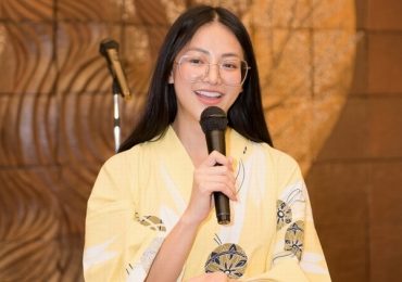 Hoa hậu Phương Khánh mặc kimono hát live hit của Chi Pu