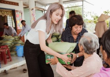 Nam Em cùng fan làm từ thiện nhân ngày giỗ cha