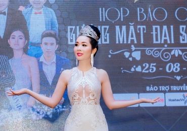 Hoa hậu Vivian Trần diện đầm xẻ tôn đường cong chữ S ‘bốc lửa’