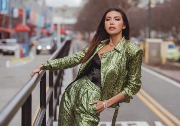 New York Fashion Week ngày đầu tiên: Minh Tú cá tính trong outfit màu neon nổi bật