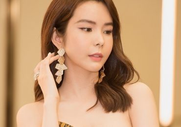 Hoa hậu Huỳnh Vy diện váy xẻ chân táo bạo tại sự kiện