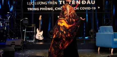 Trương Thị May diện áo dài tại Cannes, đấu giá 220 triệu tặng miền Trung chống Covid-19