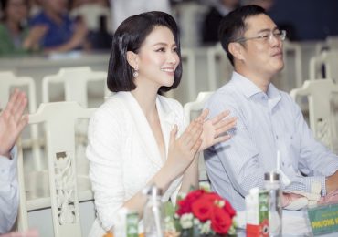 Hoa hậu Phương Khánh khoe nhan sắc vạn người mê, đầy khí chất trên ‘ghế nóng’