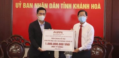Quỹ Vì cộng đồng IPP trao tặng 1 tỉ đồng mua vaccine COVID-19 tại Khánh Hoà